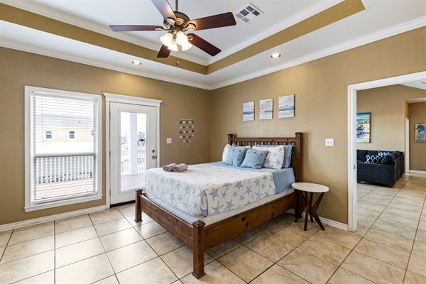 Enjoy the spacious vaulted ceilings and beach decor