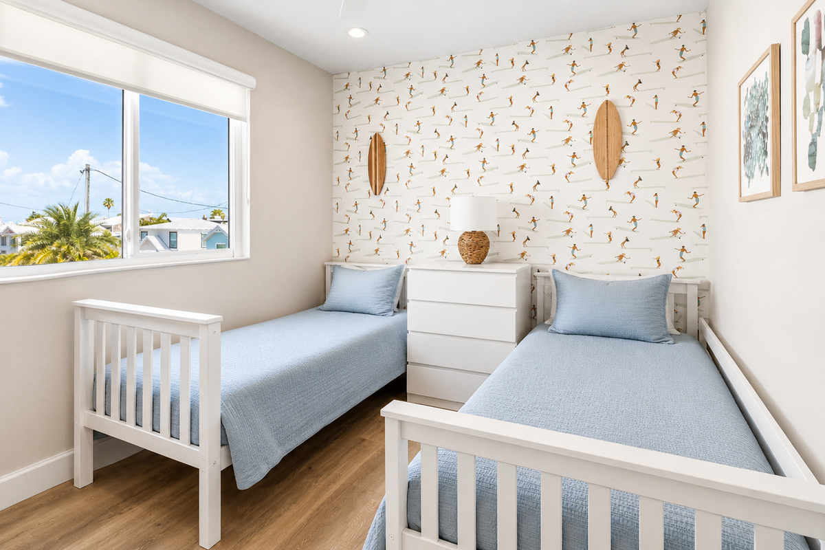 Bedroom 3 ( two single beds)