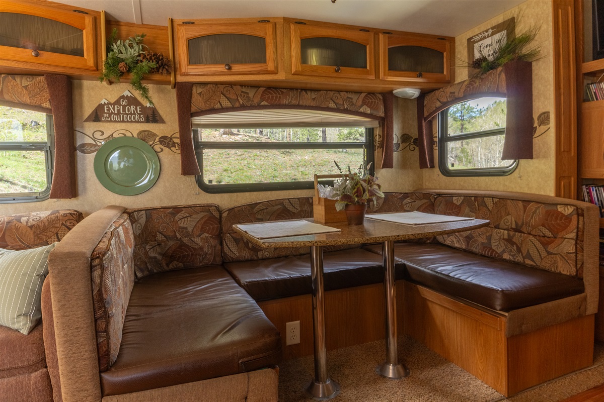 Dinette - converts to full-size bed