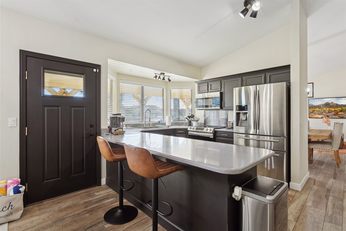 Lakefront Oasis w/ Pool & Hot Tub · Garden Lakes | 3 Bed 2 Bath — Lakefront Oasis w/ Pool & Hot Tub | 3b • 2bth, Avondale, Arizona — photo 16