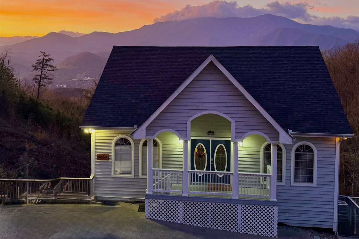 The magnificient sunrises are yours to enjoy from the chalet’s large rear deck.