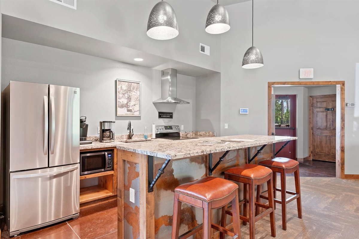 Grab a coffee, prep a snack, or host a casual gathering—this fully equipped kitchen in the Powder House Pass clubhouse is perfect for your group’s needs.