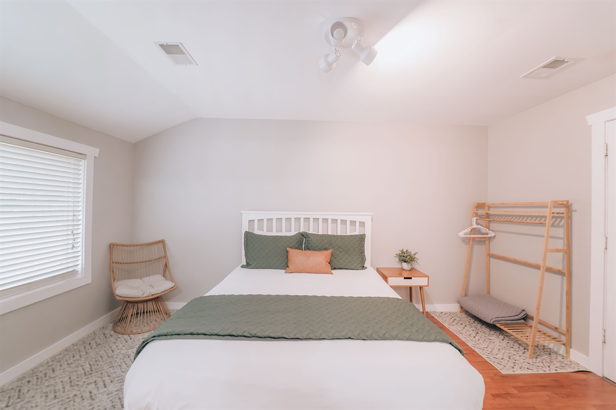 Get comfortable in this queen bedroom. Located on the main floor, this bedroom has the option to be an adjoined bedroom with the bedroom that has 2 double beds and children’s play space. The room is complete with an open wardrobe and sitting chair. 