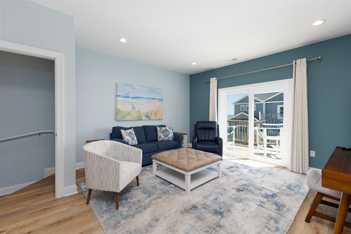 Extra living space in 3rd floor master bedroom