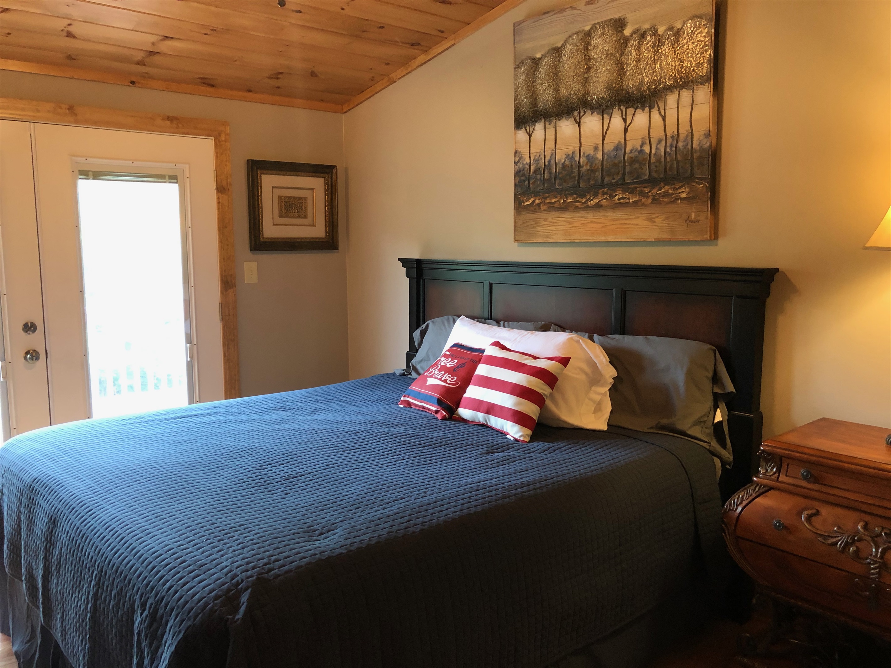 King Bedroom with access to the balcony.