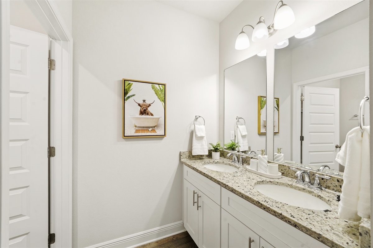 Primary bathroom: Dual sinks 
