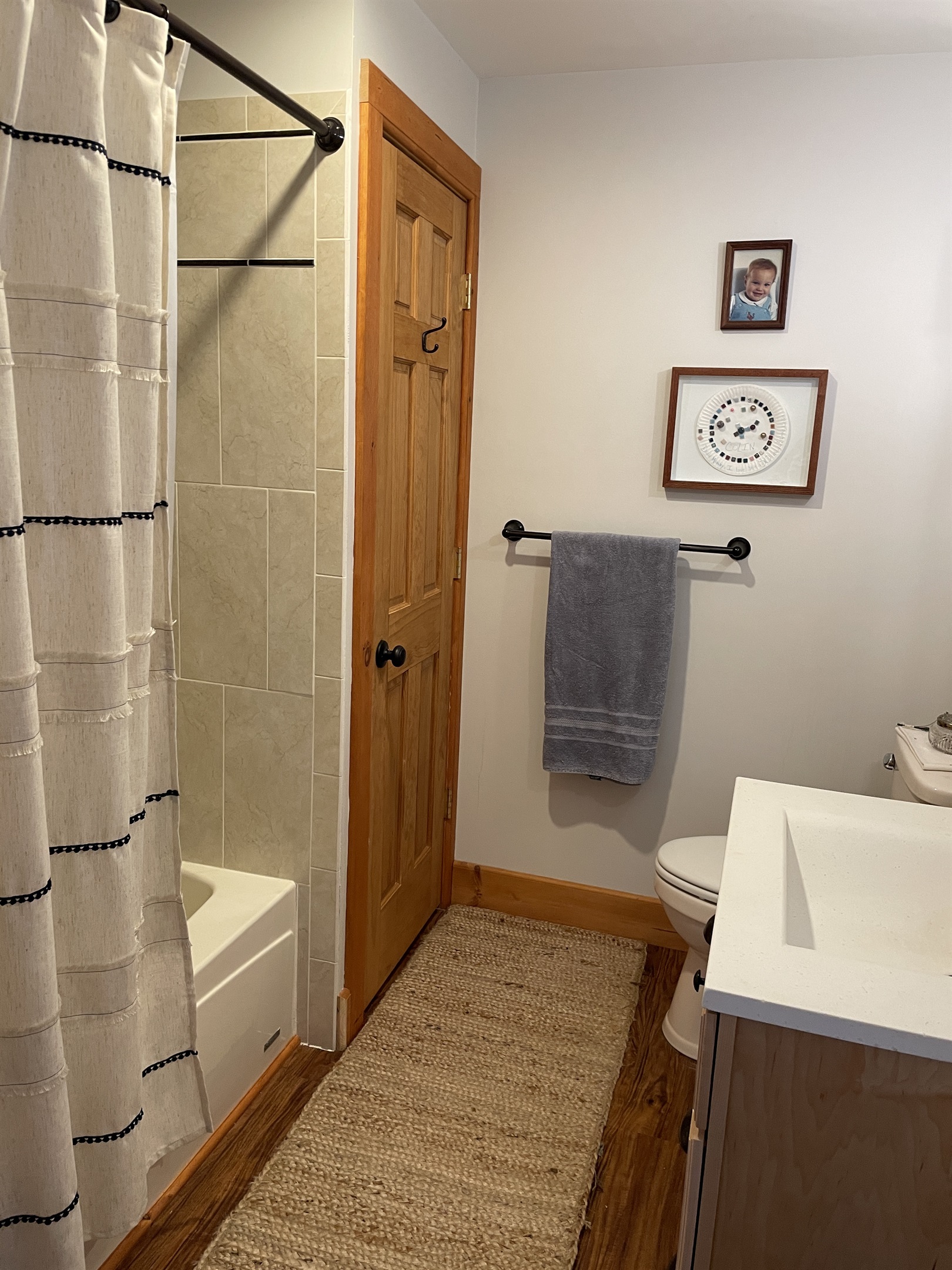 Bathroom with tub/shower
