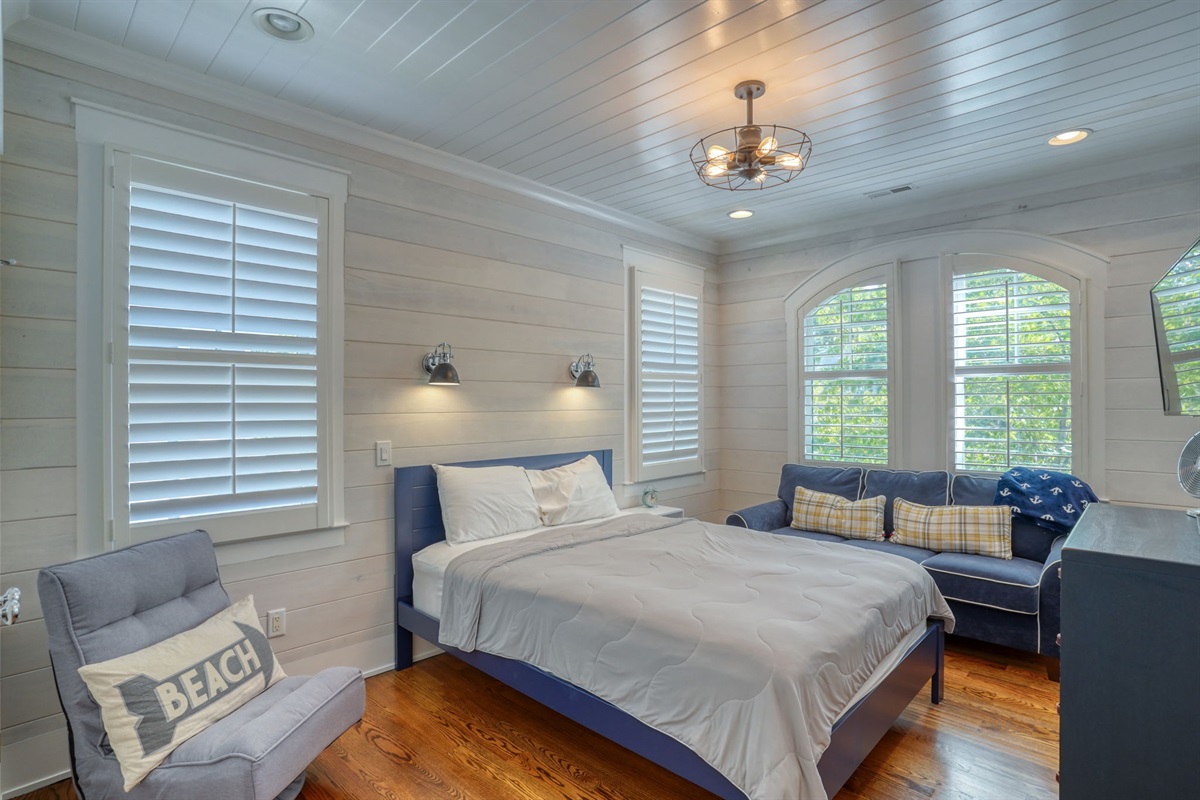 Upstairs bedroom with shared Jack & Jill bath