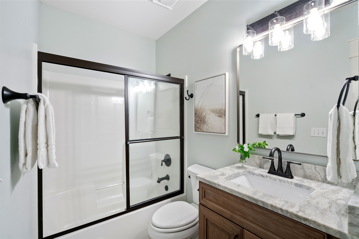 Hall Bathroom with Shower Tub/ Combo