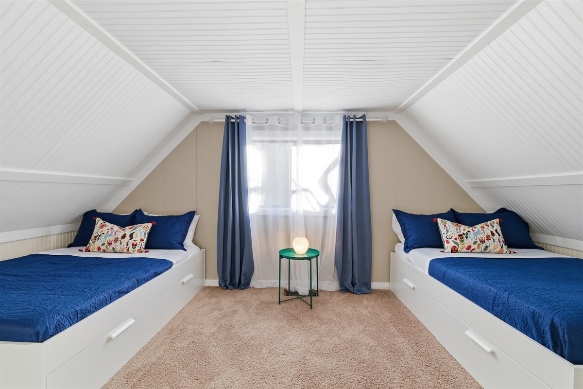 Bedroom 3 with two full size beds, Smart TV