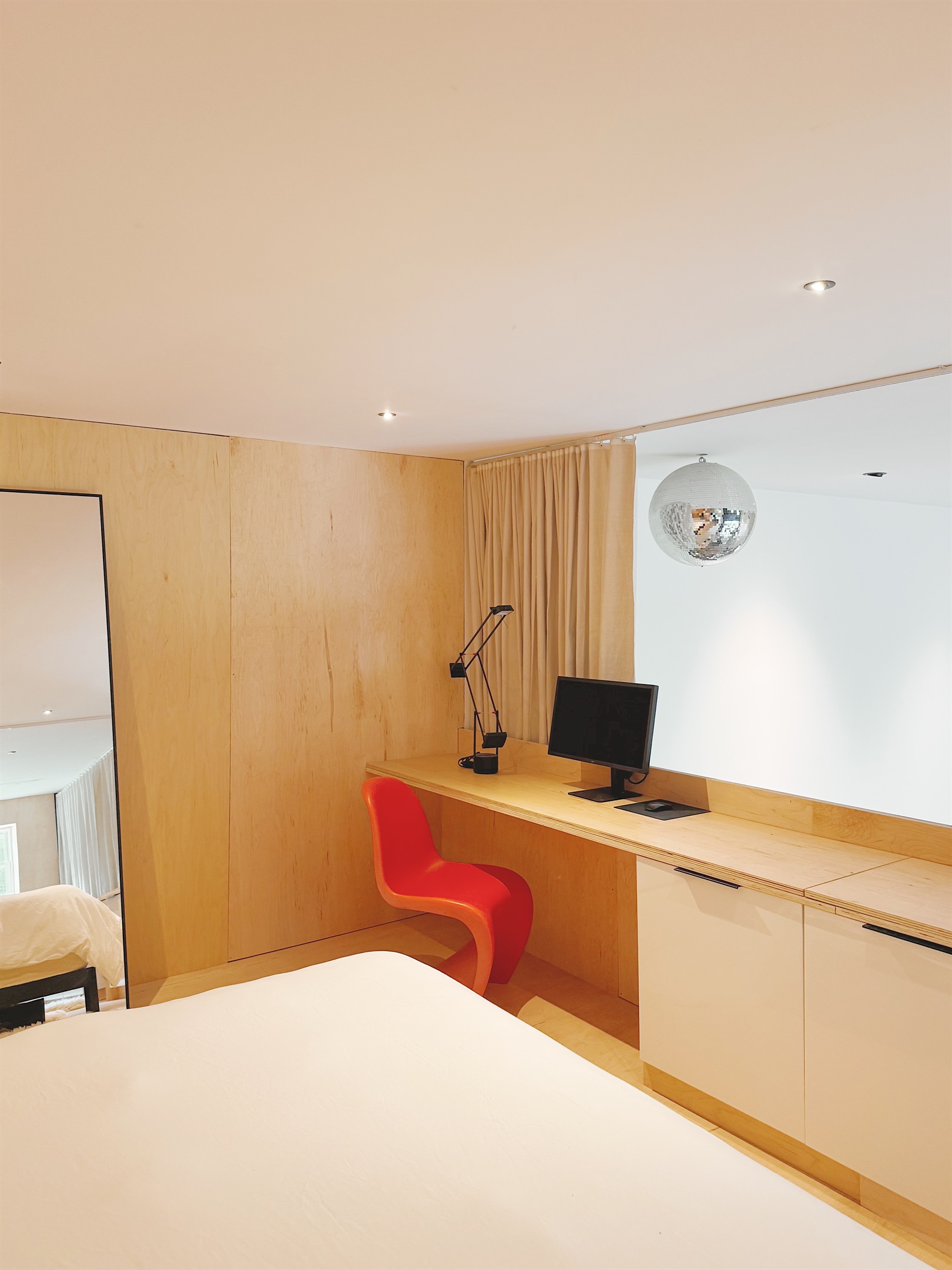 Upstairs desk with hi-res LG monitor
