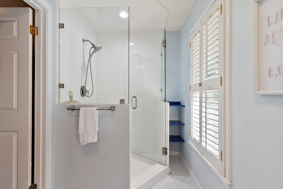 Bathroom #4 l Connected to Upstairs Bedroom #5