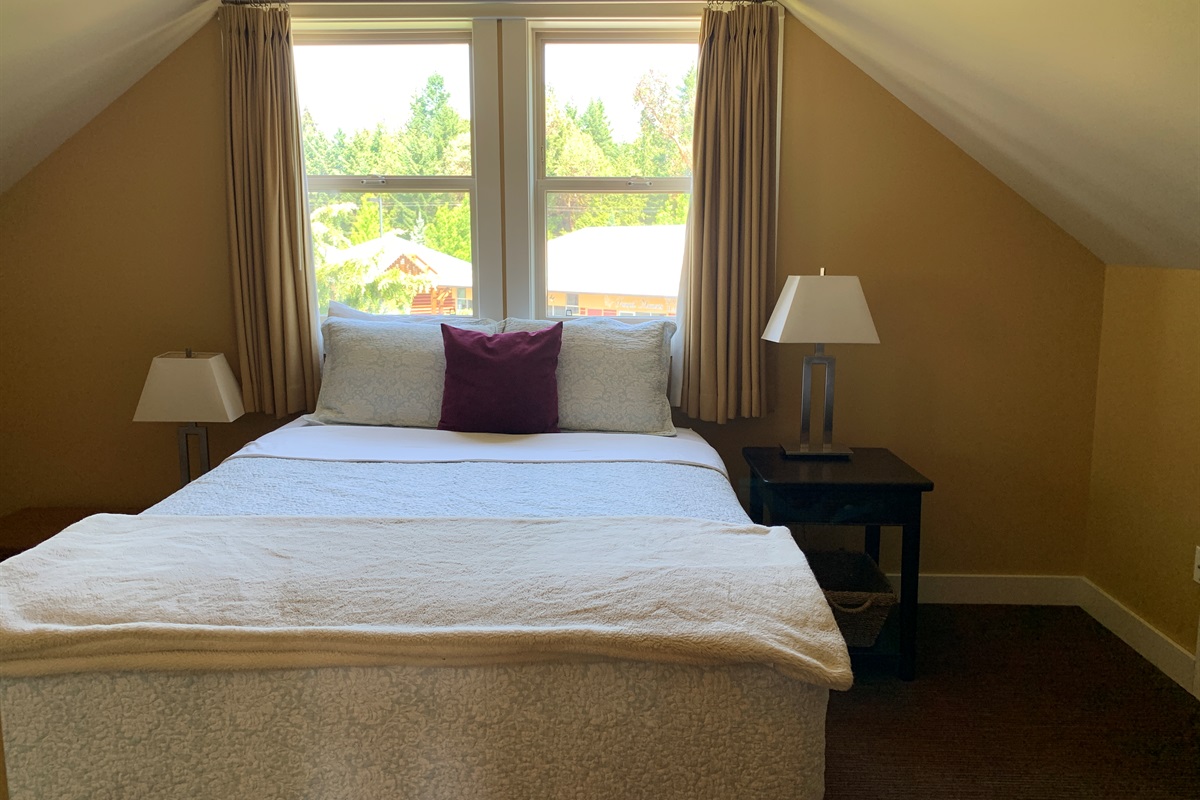 Cozy King Bed in loft
