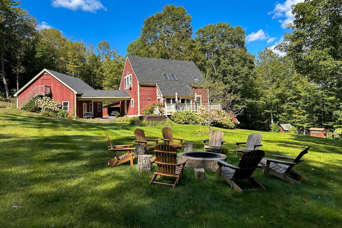 Gather round the fire pit for 'smores and campfire games! Please note that the chairs are not available for use in winter months.