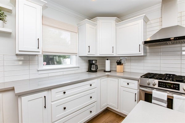 Cozy, Freshly Updated 3BR Home 5 Min from ND, photo 14