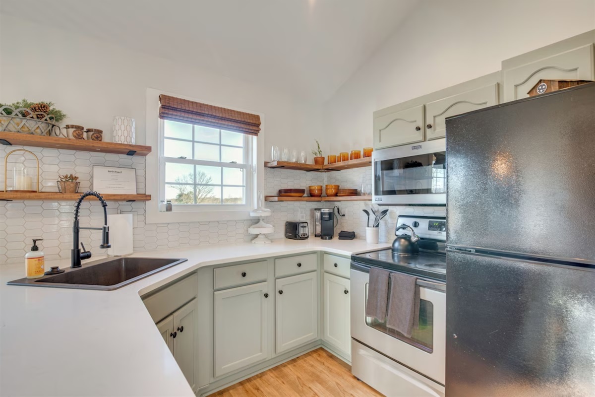 Full kitchen with all you need for meals and snacks