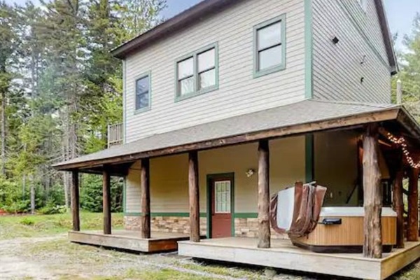 The second home on the property also has a hot tub in case more guests want to enjoy the amazing hot tubs! 