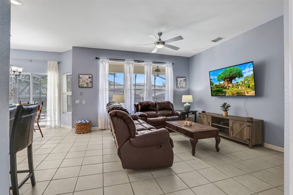 Familyroom with Smart TV