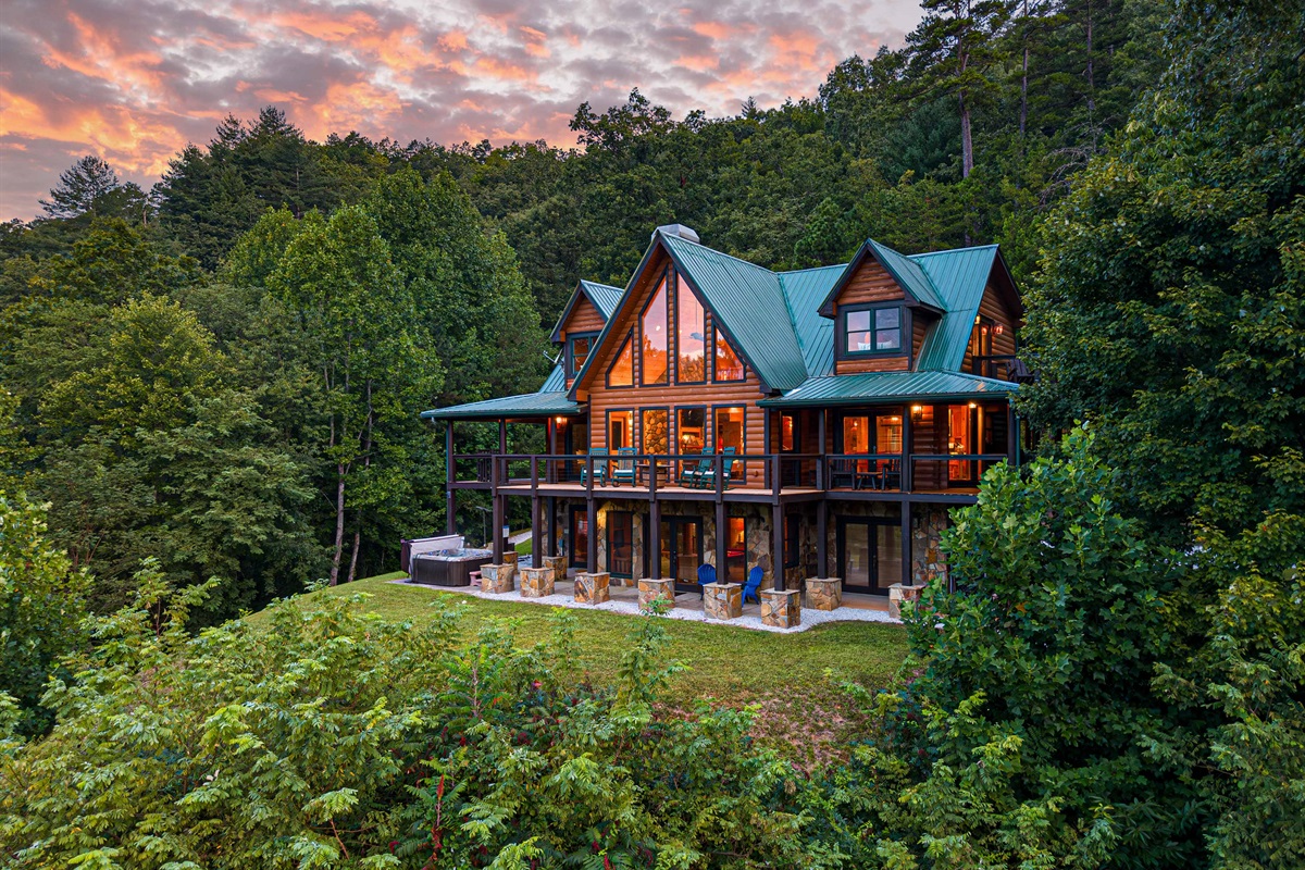 Experience stunning views and spacious decks, perfect for sunset gatherings!