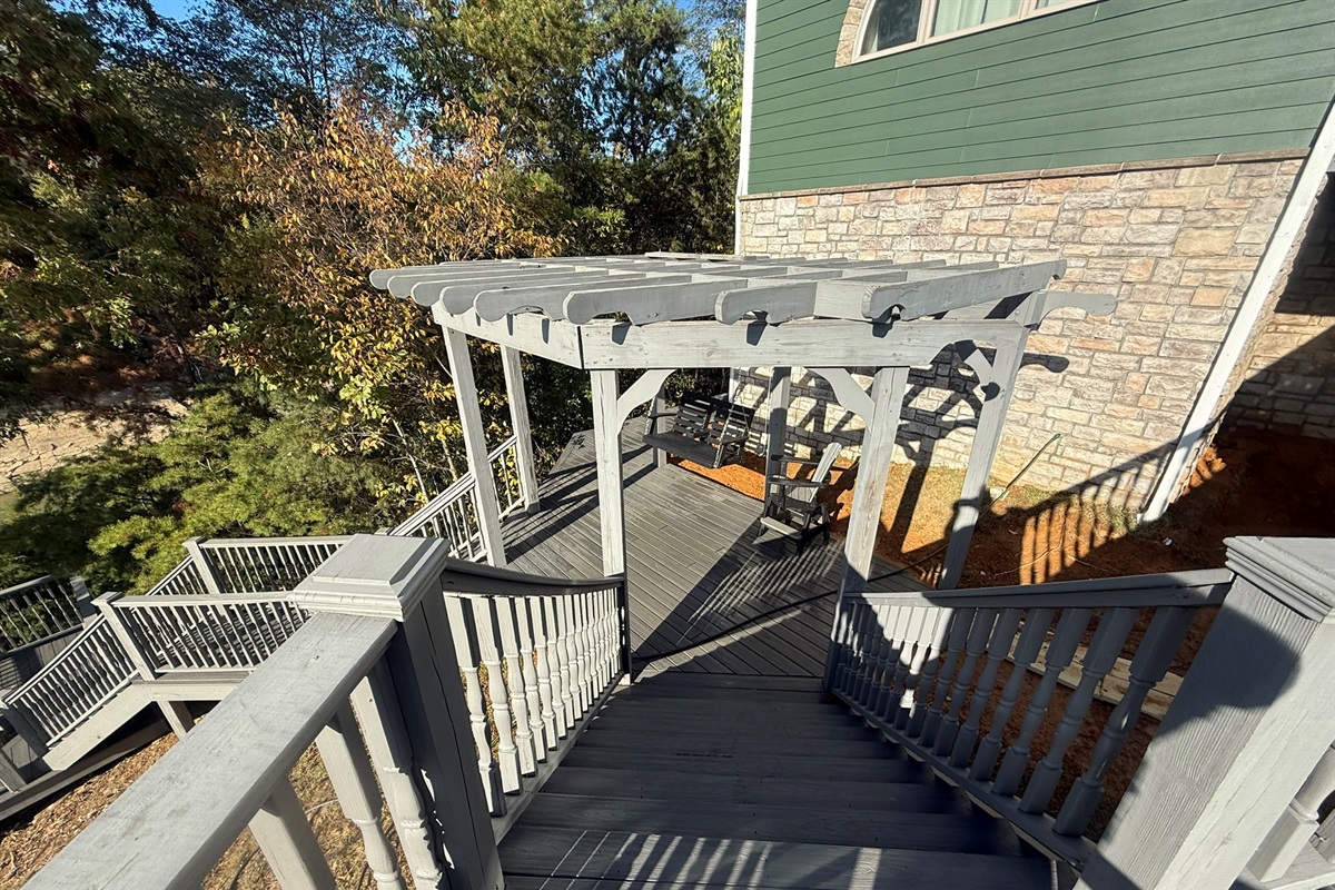 Swing on 2nd lower deck