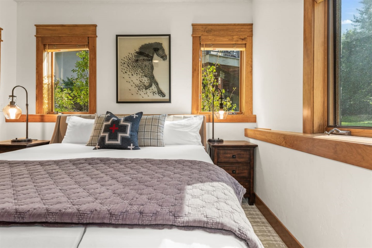 Bedroom #2 | King Bed 