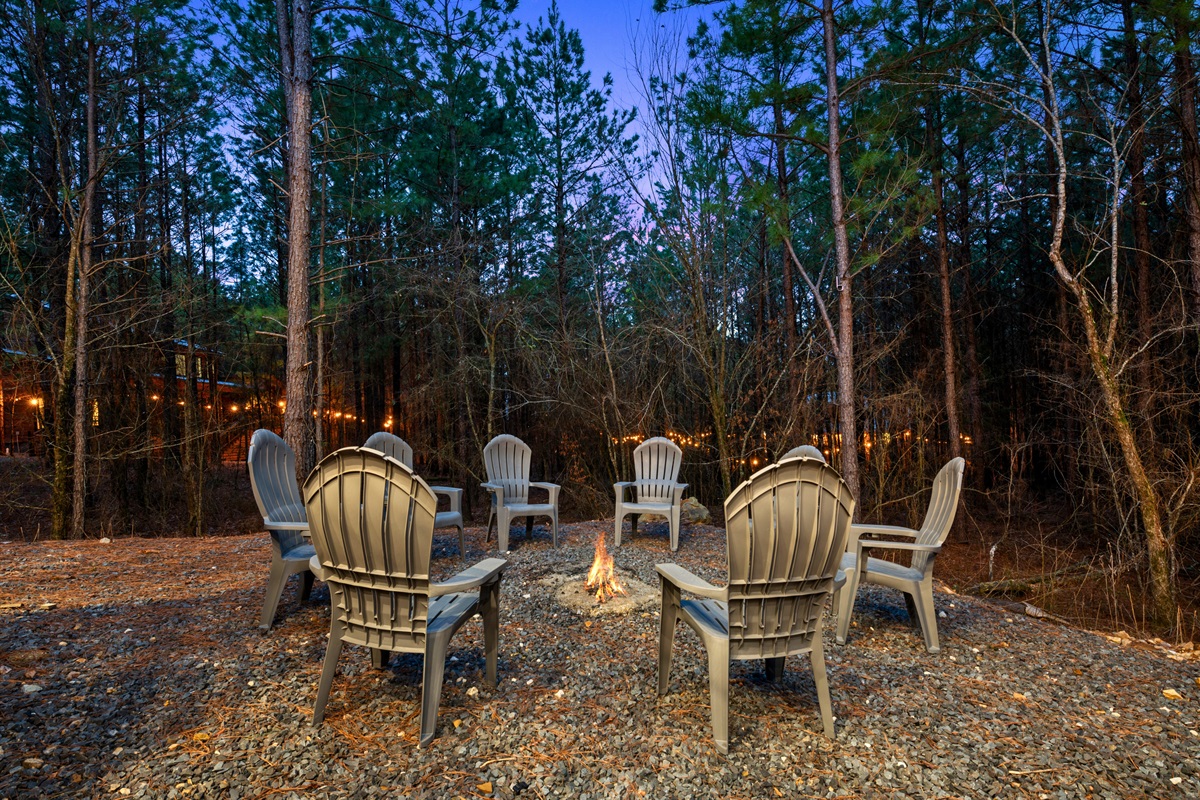 Gather around the fire pit for s’mores, laughter, and stories under the starry night sky in this perfect outdoor setting.