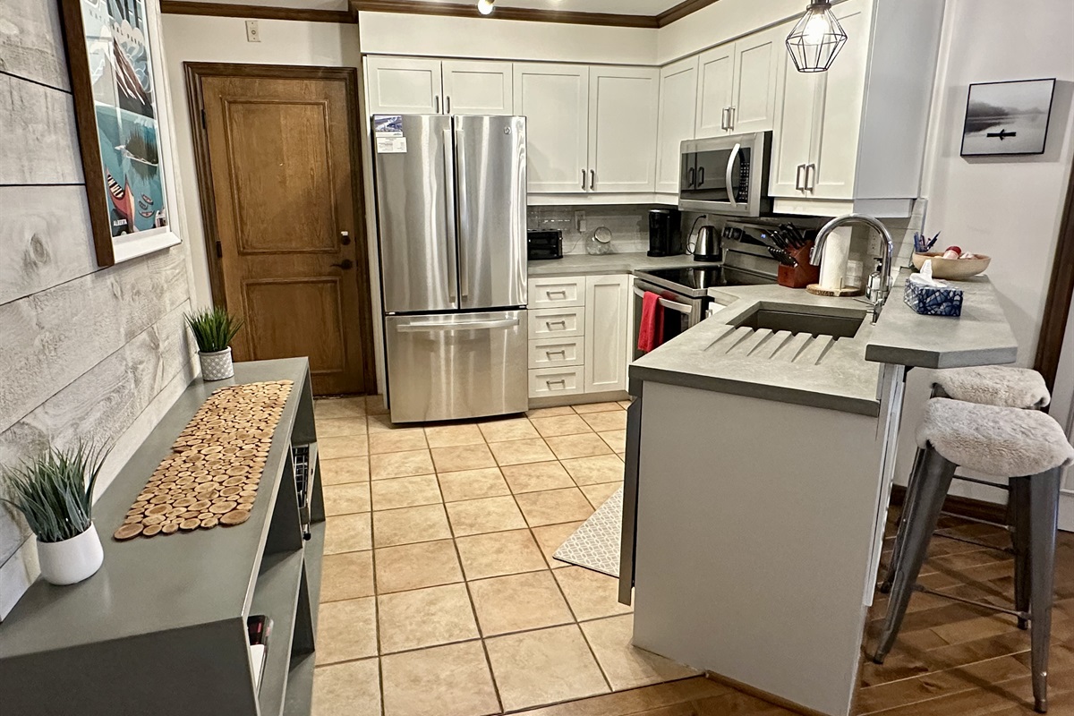 Brand new kitchen with heated floors!