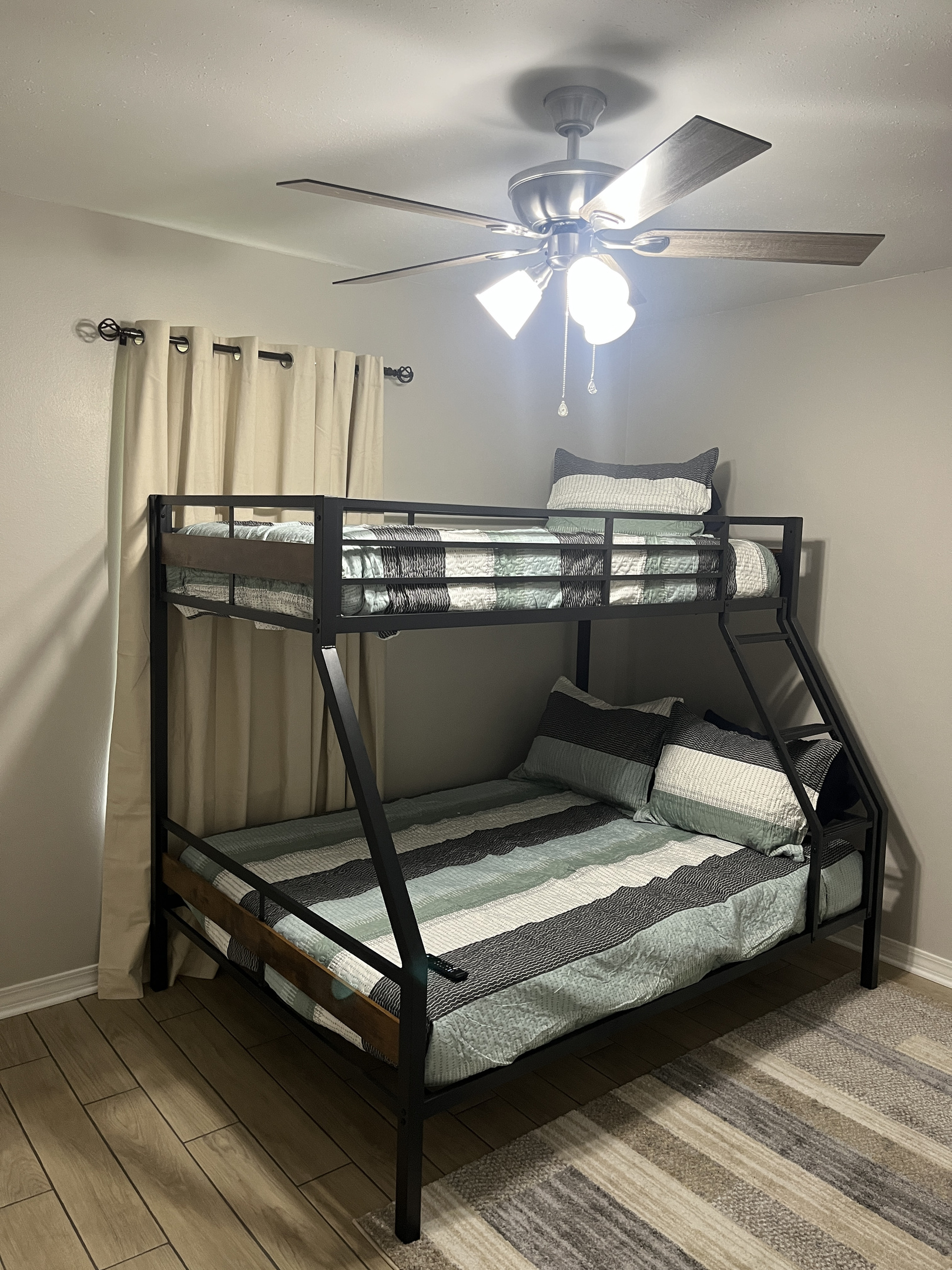 Bunk bed room. Twin on top and full on the bottom. Smart TV for our guests to watch a favorite show.