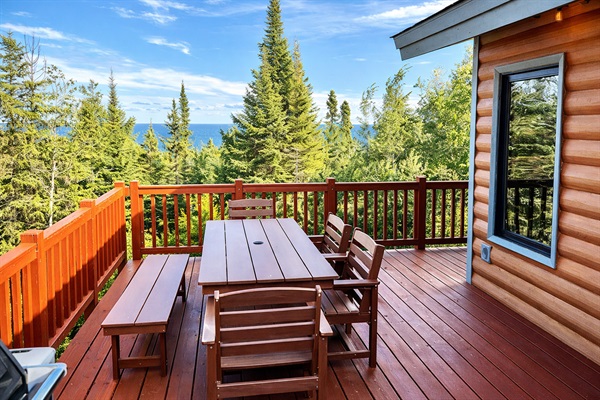From the deck, you look out over the treetops straight to Lake Superior. The trees frame the view of the wonderful glimpses of Lake Superior. 