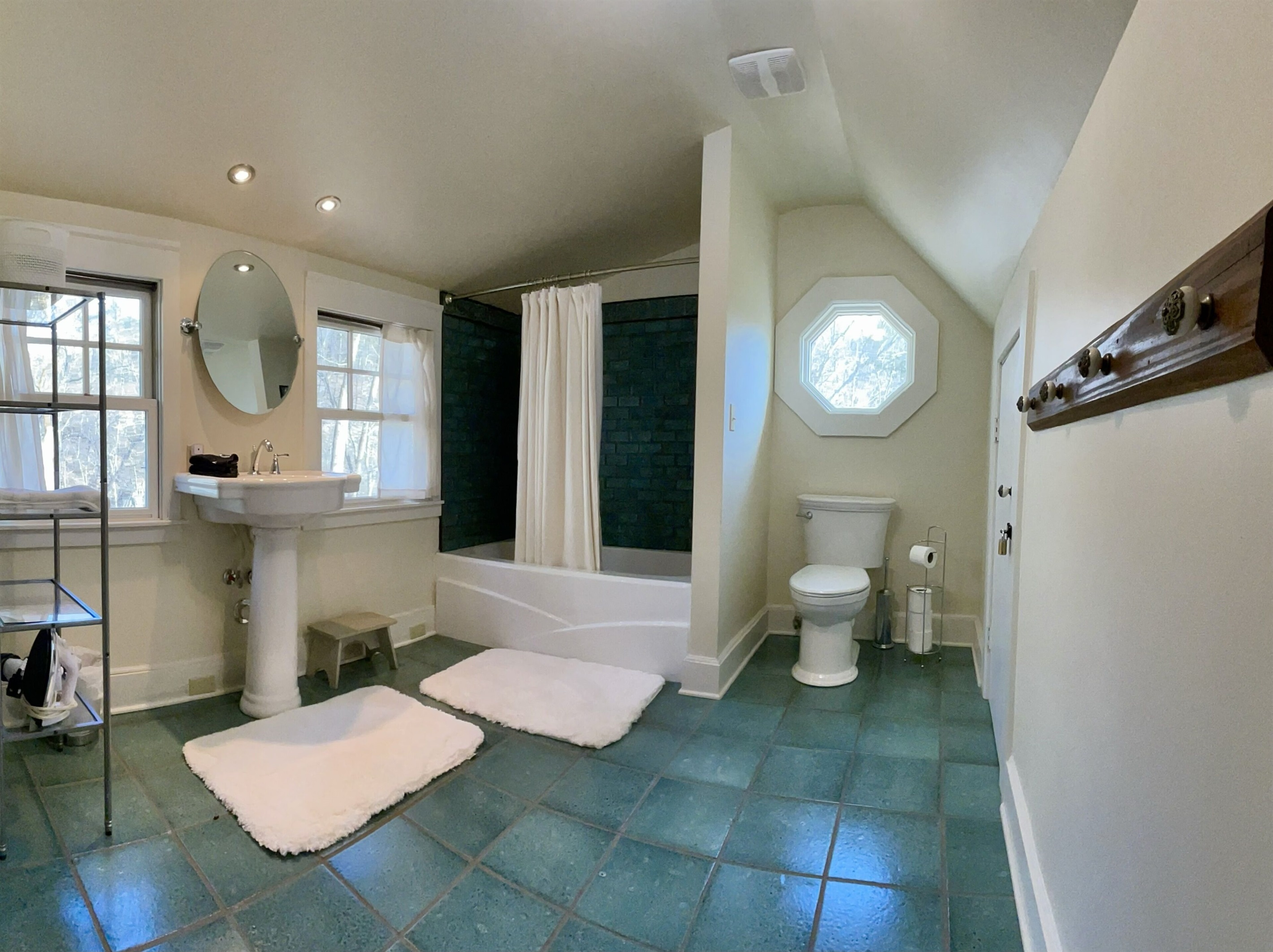 Upstairs Bath #2 with tub/shower combo