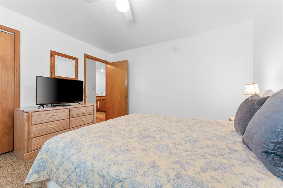 A second queen bed means couples, friends, or family can spread out comfortably.