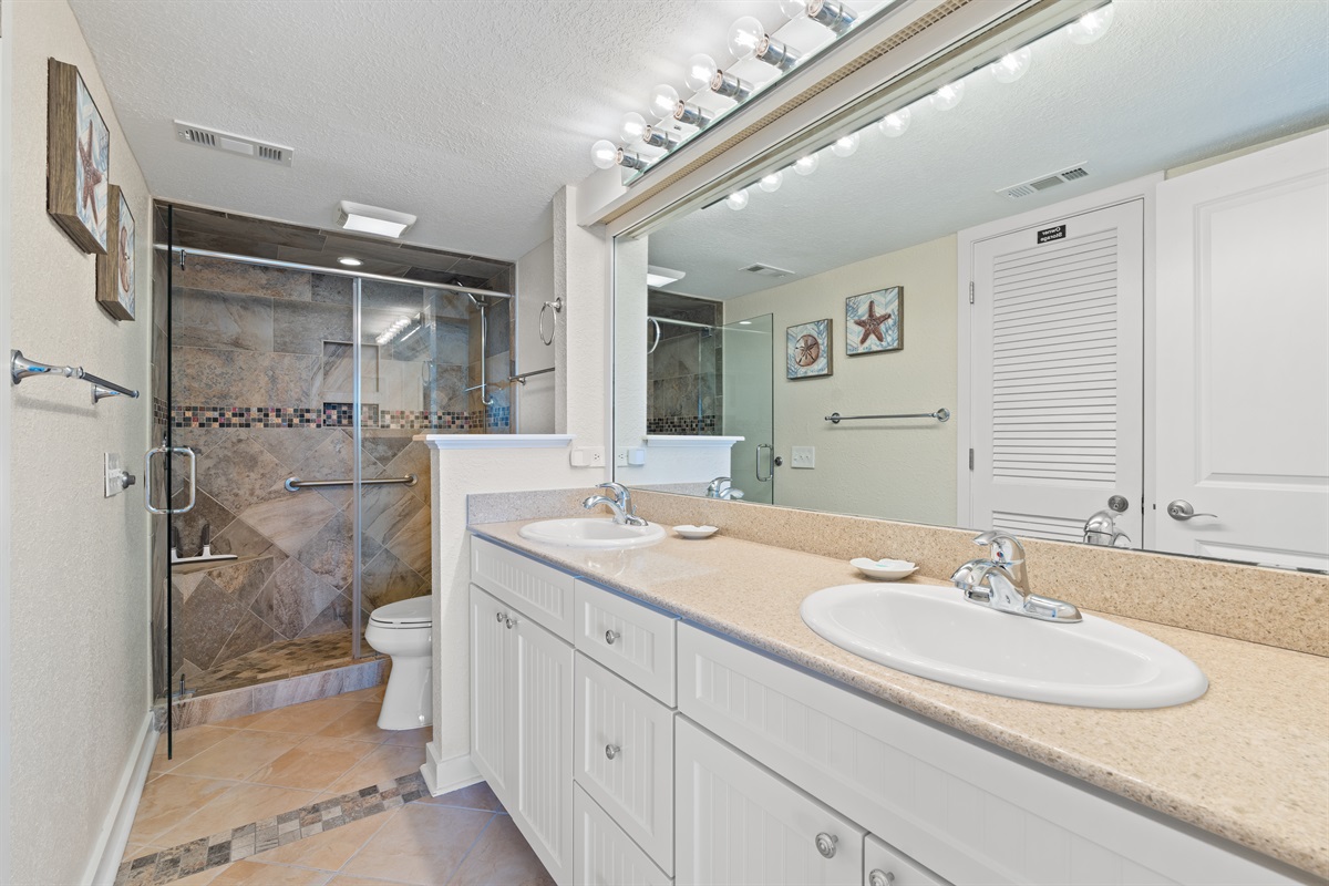 Primary Vanity w. Double Sinks