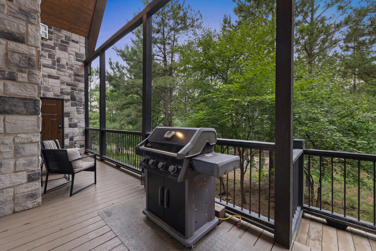 Outdoor grilling and deck dinners at Hit Refresh just feel like part of the vacation magic. Someone’s on the grill, someone’s gathered by the fireplace, and the whole family lingering outside together long after dinner is over.