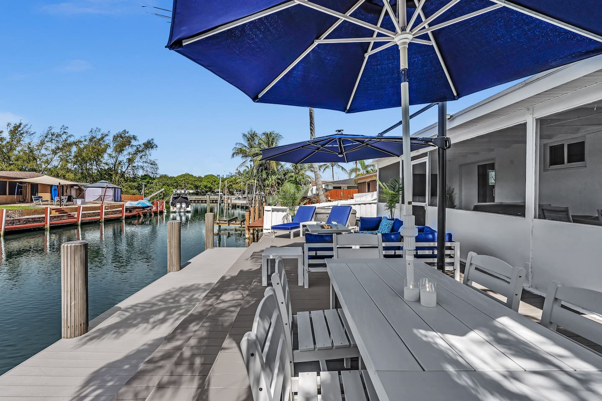 Enjoy outdoor diningby the water with plenty of seating for family and friends.