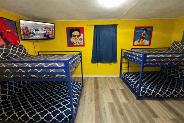 Bunk room with 2 full-size bunks – perfect for groups and kids.