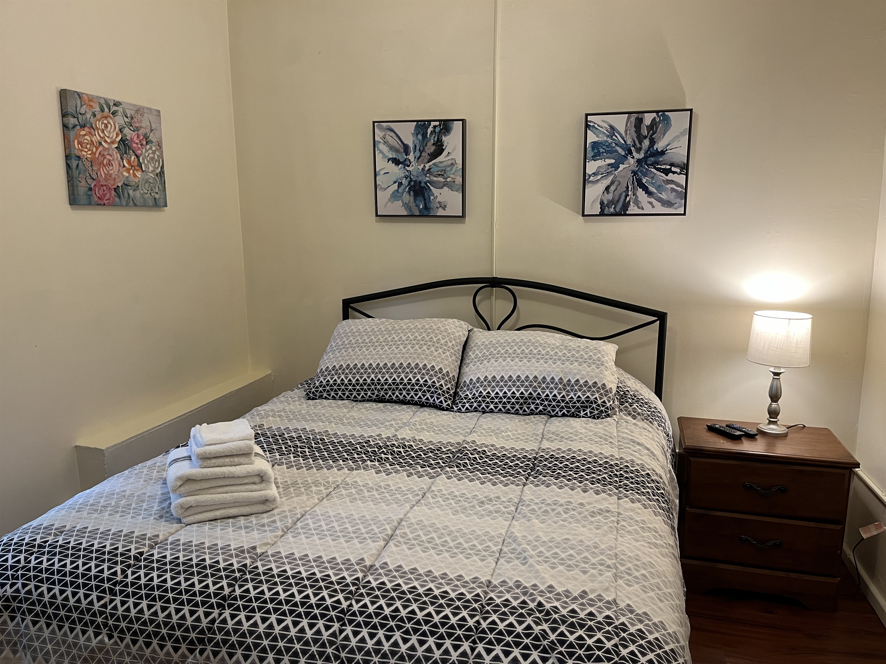 Queen bedroom 1