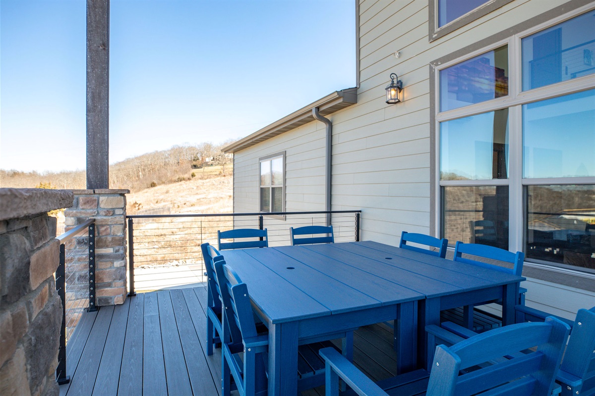 Dine with the family outside with a view!