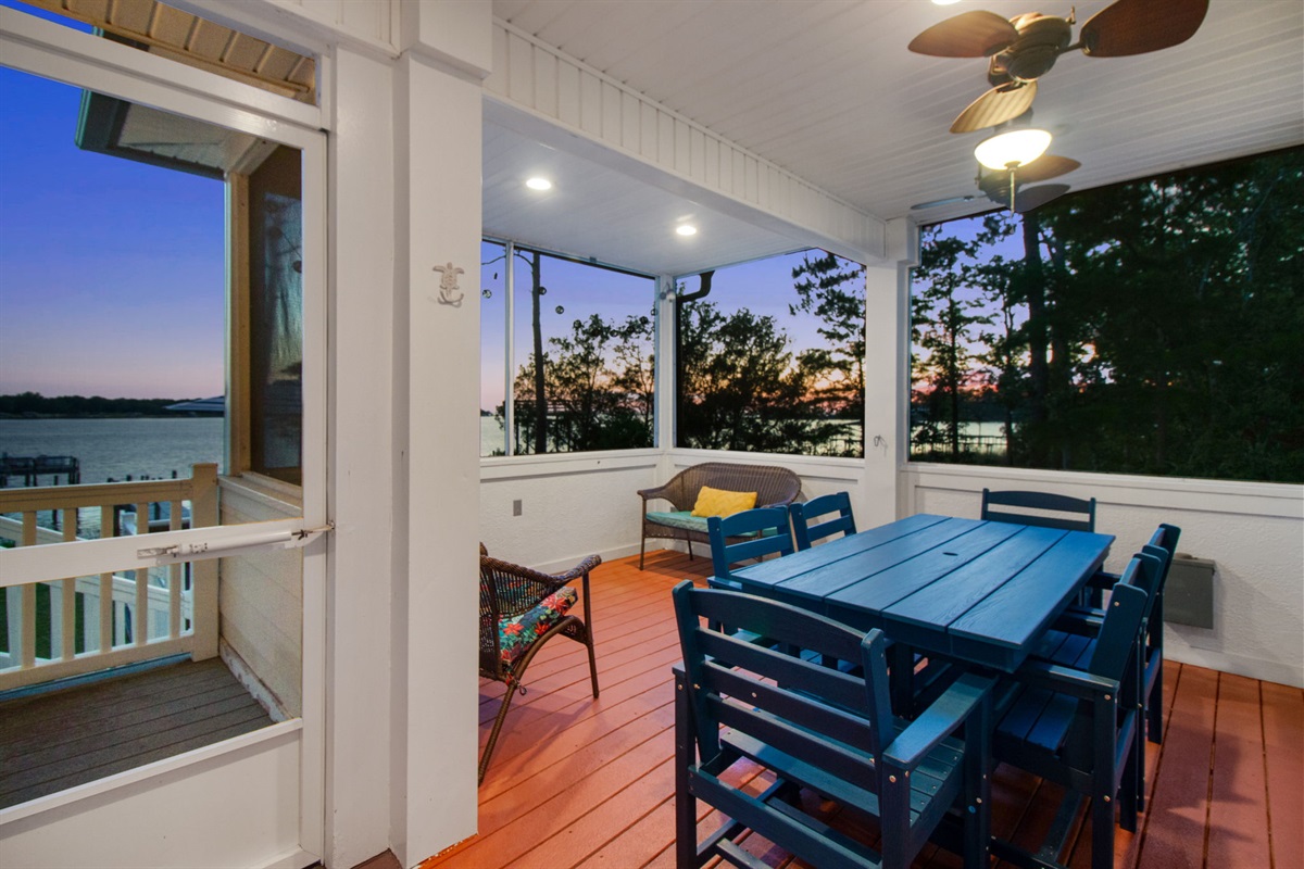 Screened in patio with dining table for 6. 