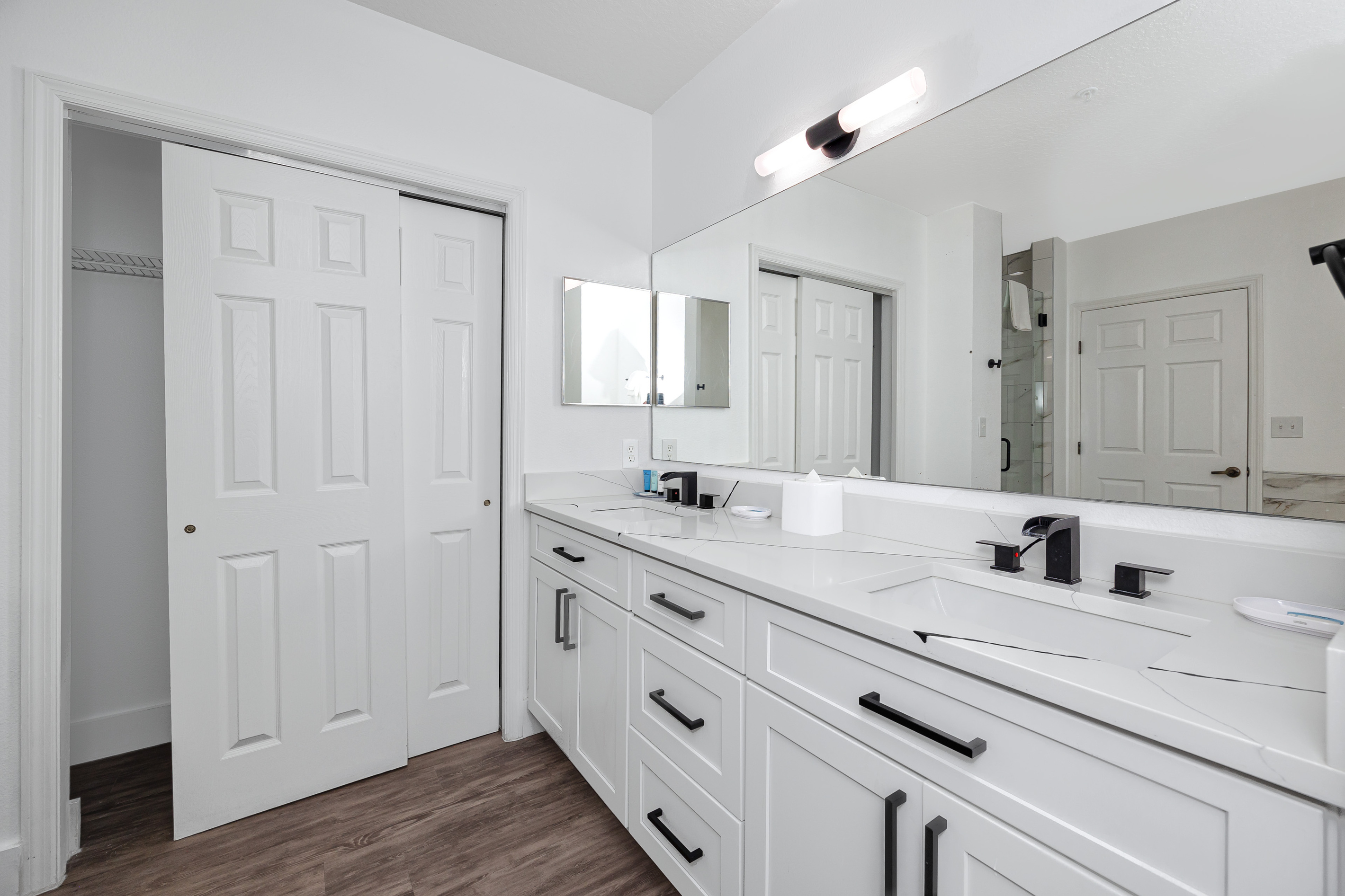 Dual vanity