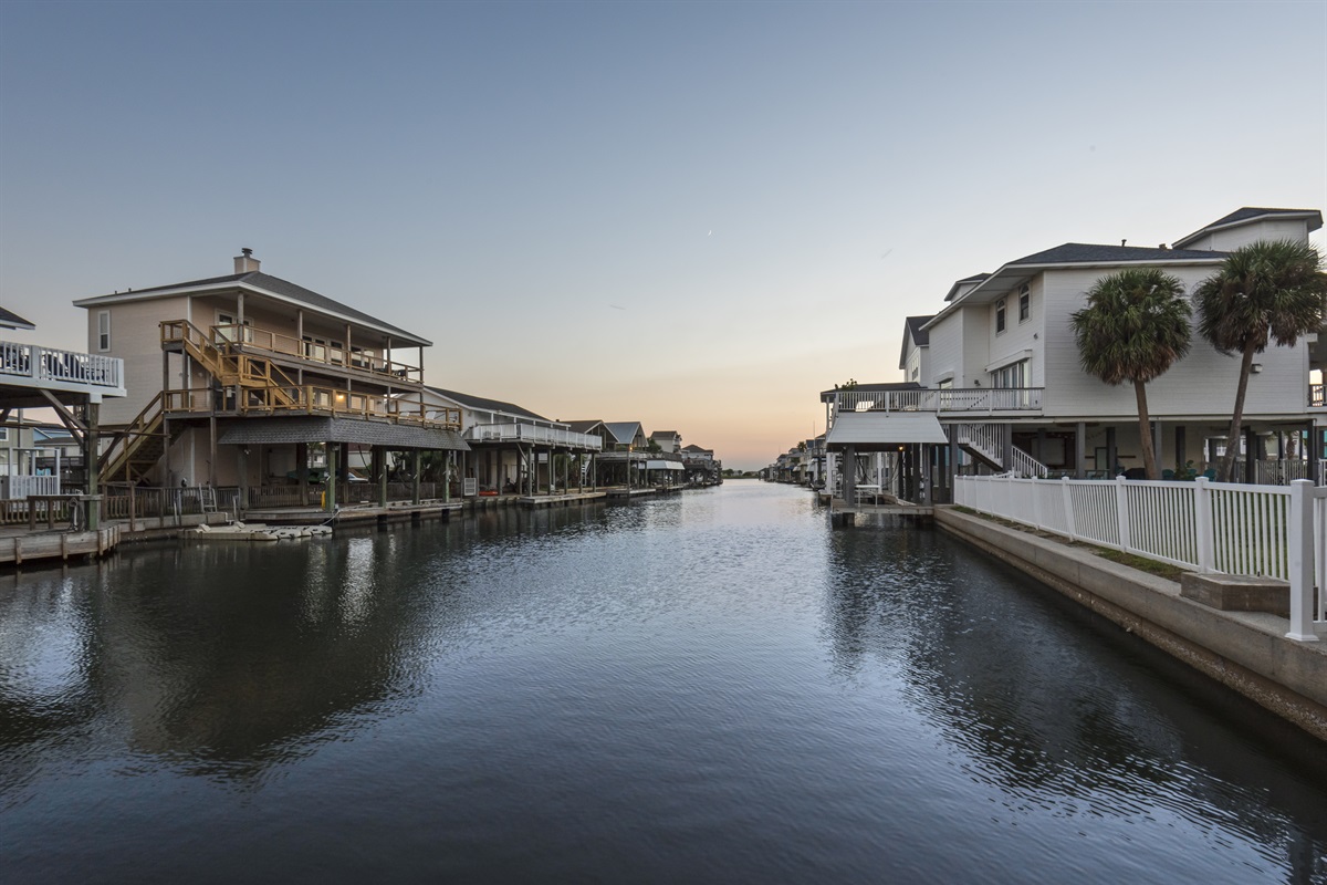 5fb7033db3a647069309dfa28f91d435 Large | Beachhouse | Texas | TX | Vacation Homes | Galveston | Crystal Beach | Kokomo | Breezy Days | Beachfront Elegance | Sunrise Serenity | Southern Sands Property Management, LLC