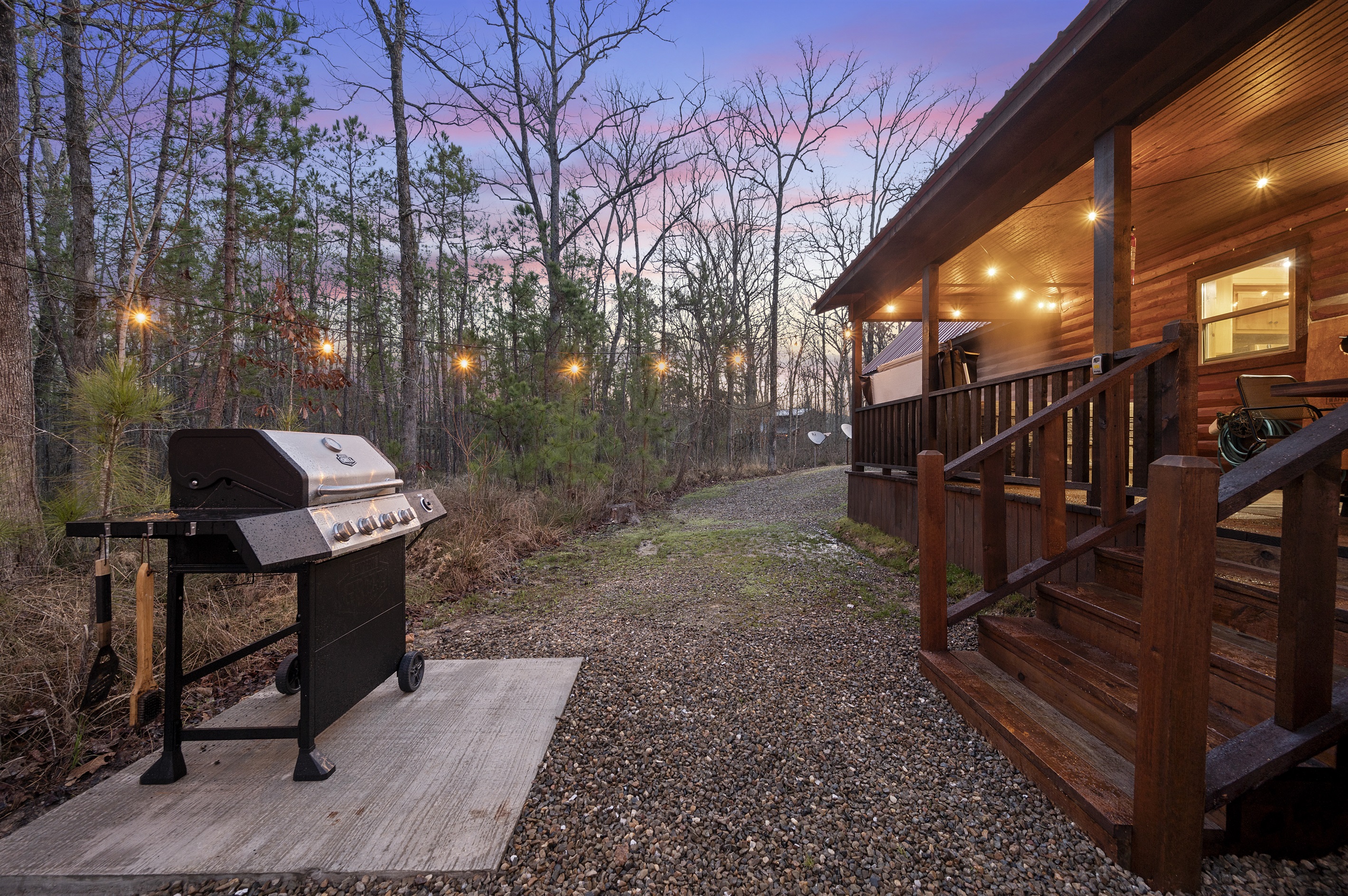 Fire up the flavor with our outdoor griller! Perfect for sizzling BBQs, cozy gatherings, and unforgettable cookouts. Enjoy the taste of summer under the open sky.