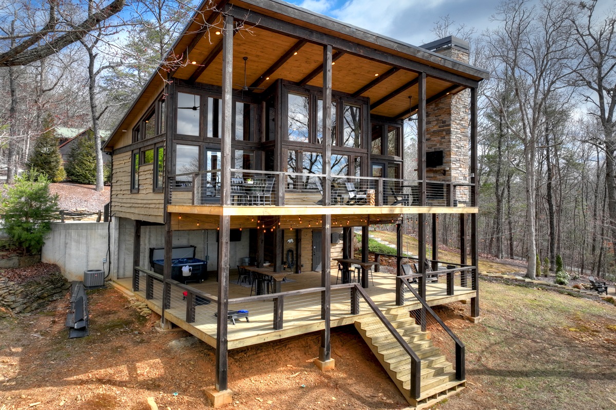 2 entertainment decks on the back of the cabin 