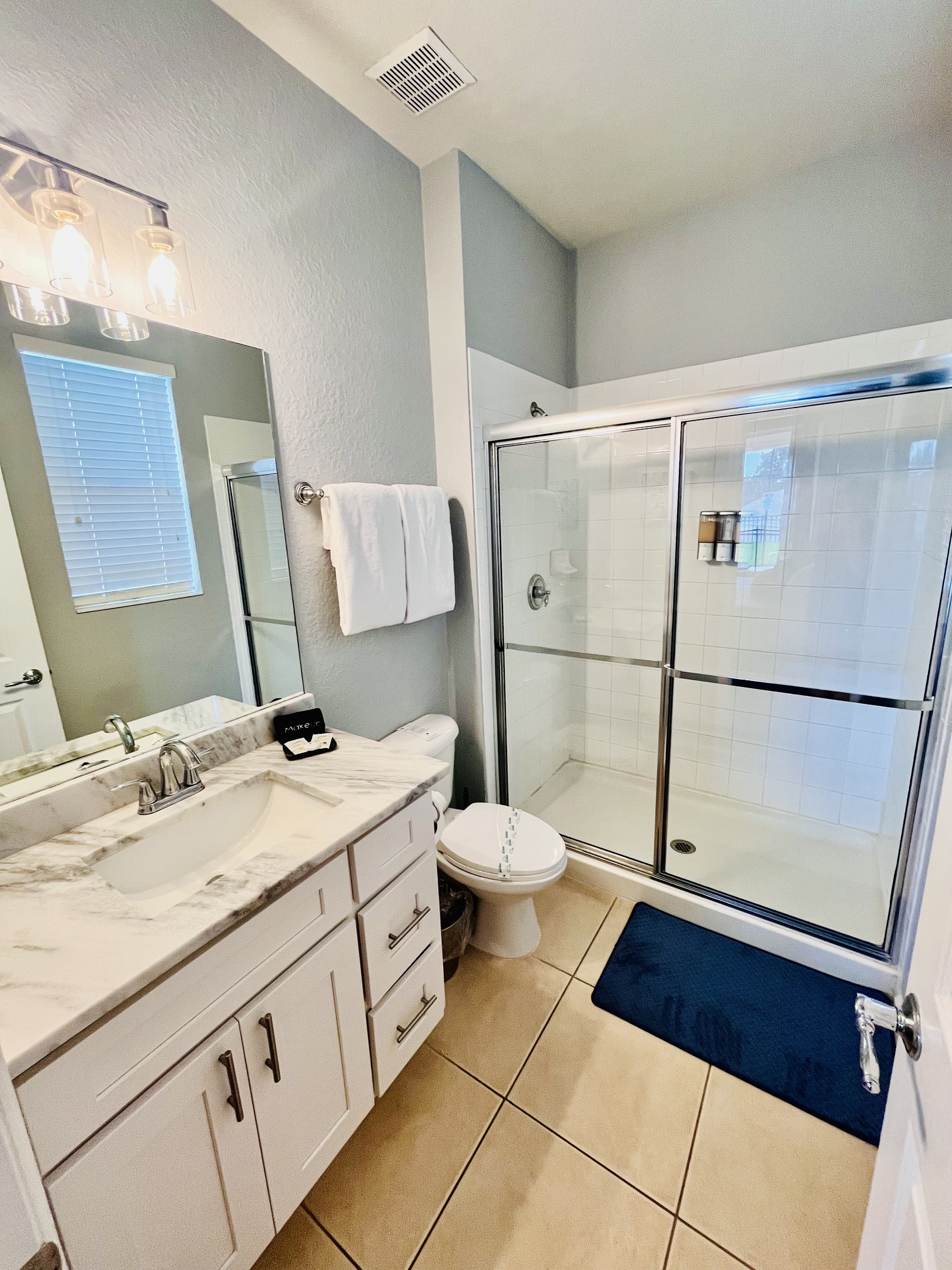 Secondary en-suite full bathroom with walk in shower