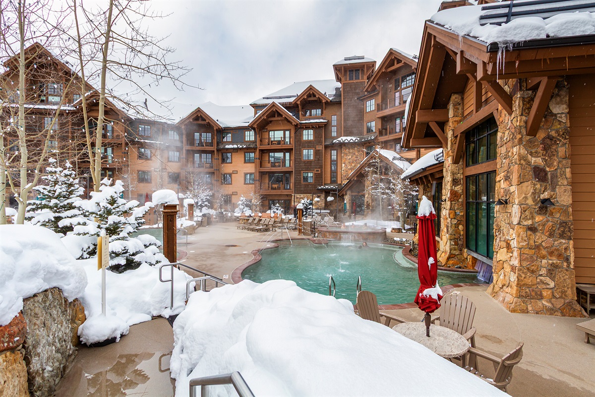 outdoor heated pool & hot tubs