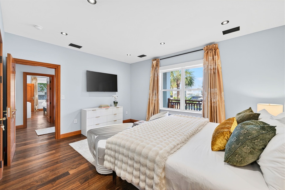 King Suite 3 | Rosewood Retreat | 2605 Palm Blvd, Isle of Palms, SC | IOP Escapes