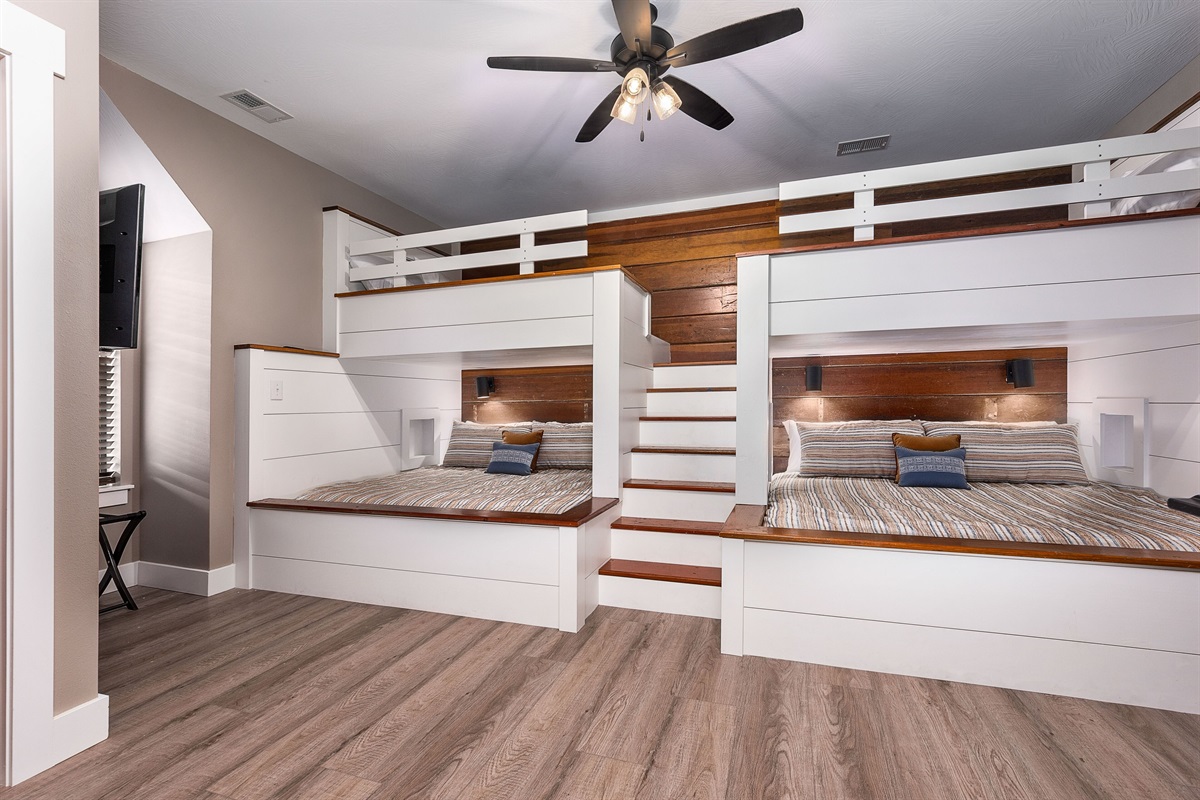 Upper Level Bunk Room w/2 kings and 2 full beds and attached full bathroom