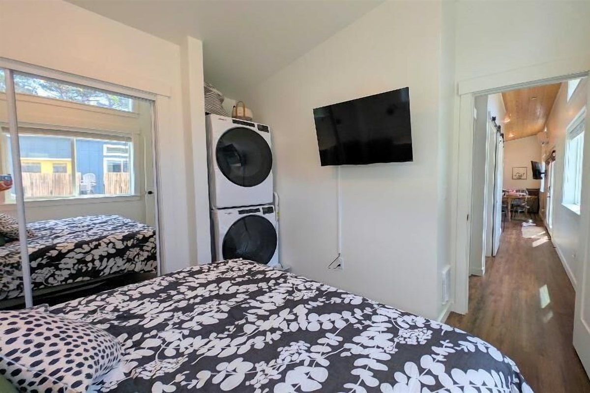 Washer & Dryer is in this room