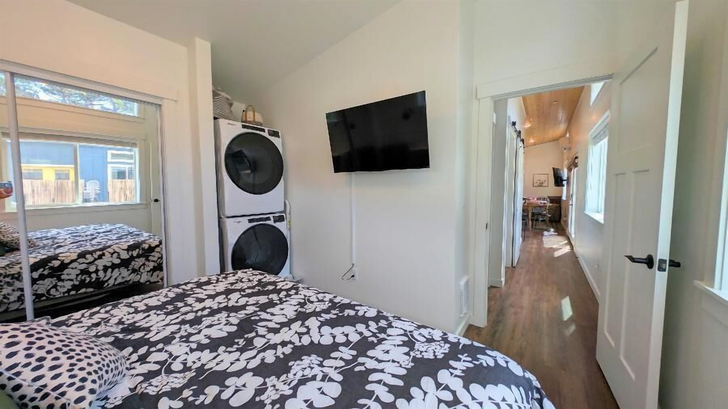 Washer & Dryer is in this room