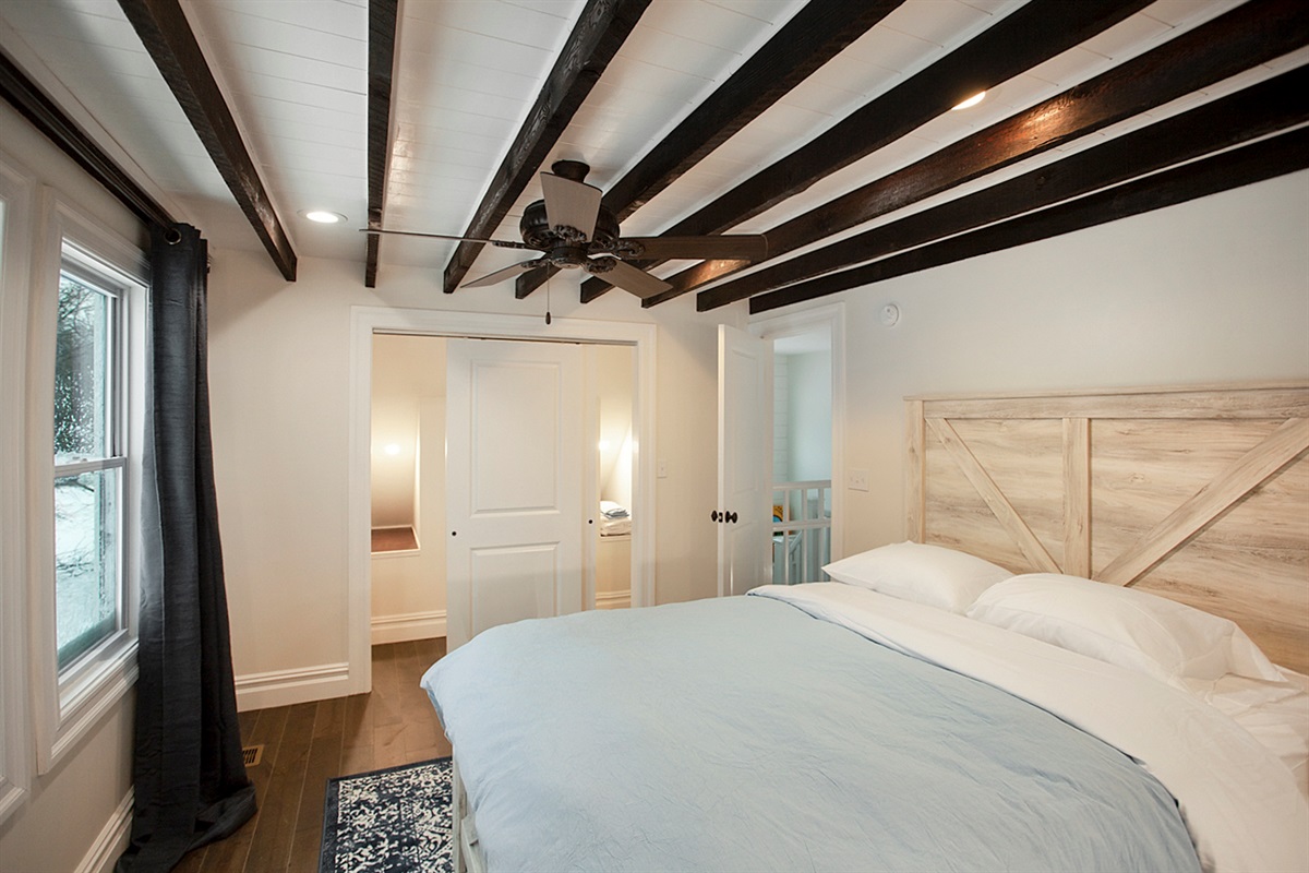 2nd Guest House: Main Bedroom - Queen Bed