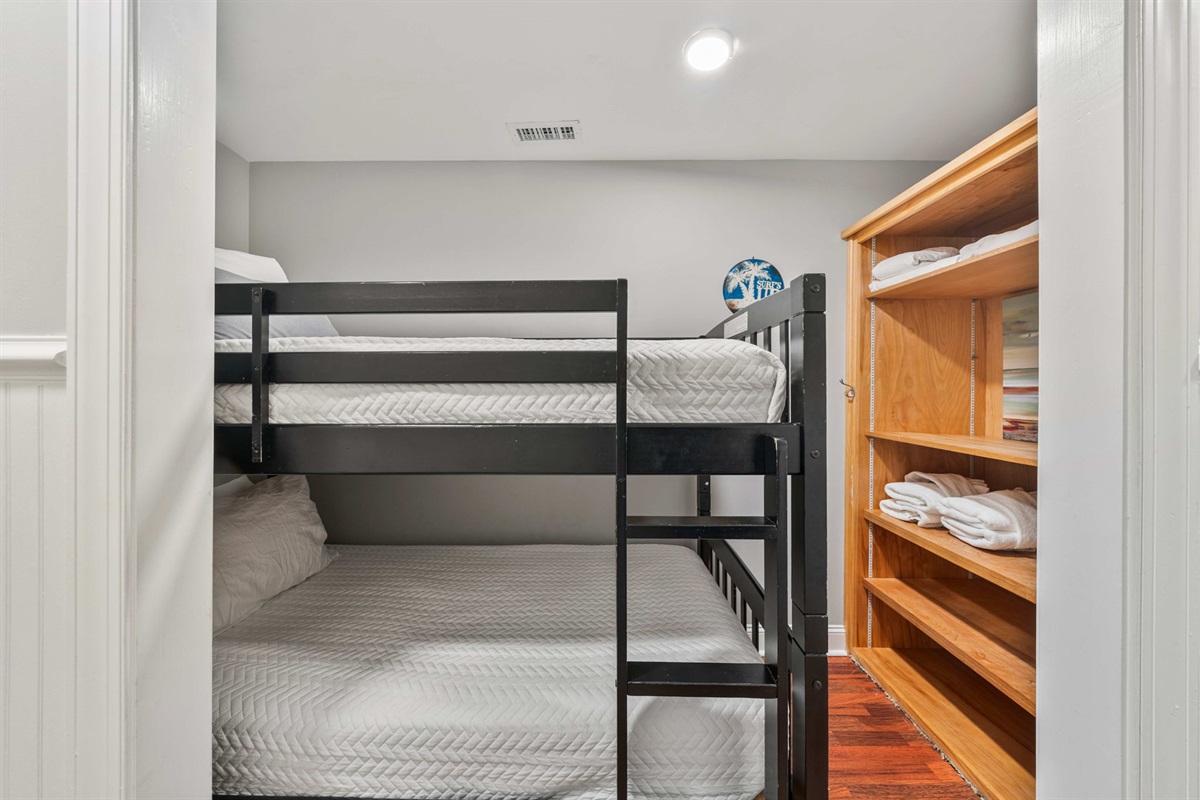Bunk nook, 2 twins  | Morning Sunrise | 302 Oceanview | 1116 Ocean Blvd, Isle of Palms, SC | IOP Escapes